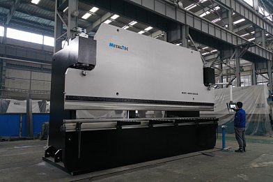 Фото 71 - MetalTec HBC 800/6000 листогибочные гидравлические прессы с ЧПУ большого тоннажа.