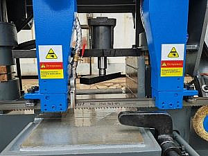 Фото 22 - MetalTec BS 300 CH ленточнопильный станок для резки металла под углом 90°.