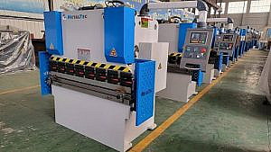Фото 6 - MetalTec HBM 125/3200M (Е22, ручная компенсация прогиба, инвертор заднего упора) листогибочный гидравлический пресс.