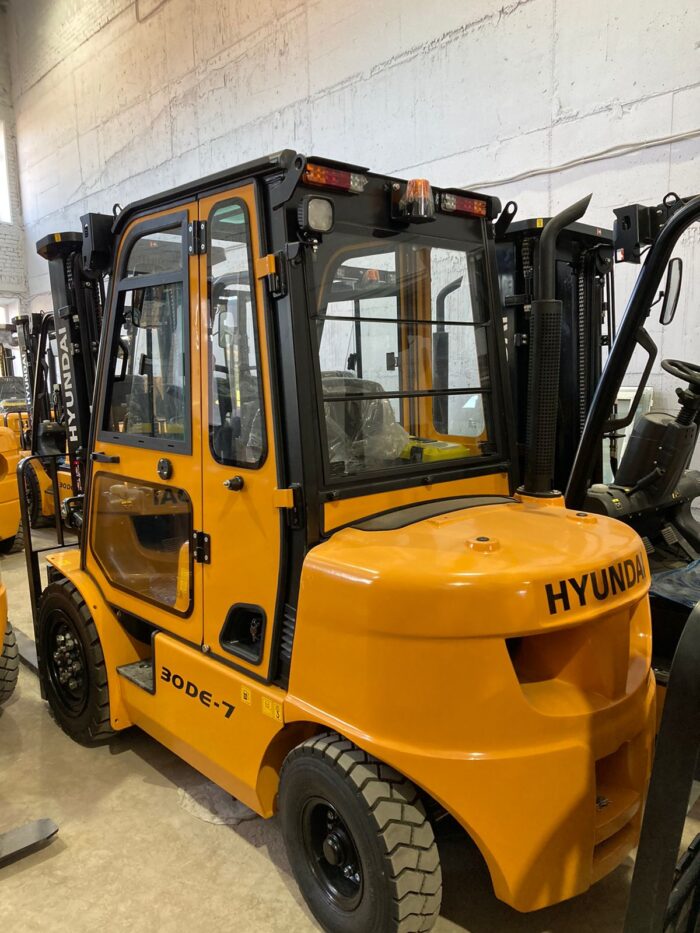 Фото 5 - Вилочный погрузчик Hyundai 25DE-7.